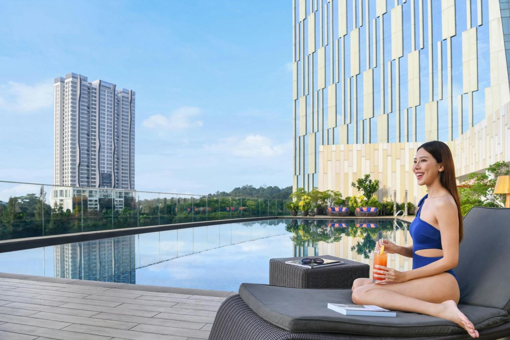 Le Meridien Putrajaya Dış mekan fotoğraf The Panorama Pool